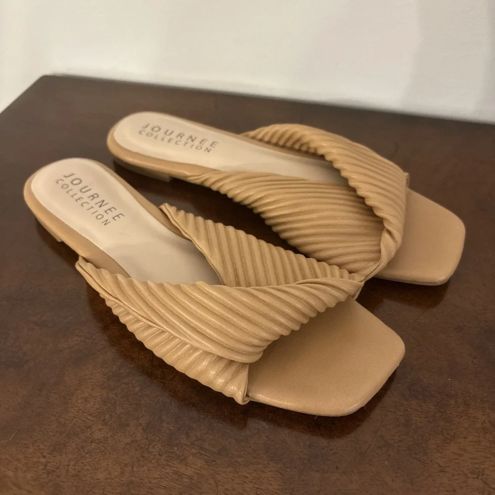 Journee Collection Women's‎ Emalynn Tan Faux Leather Slide Sandals Size 7.5